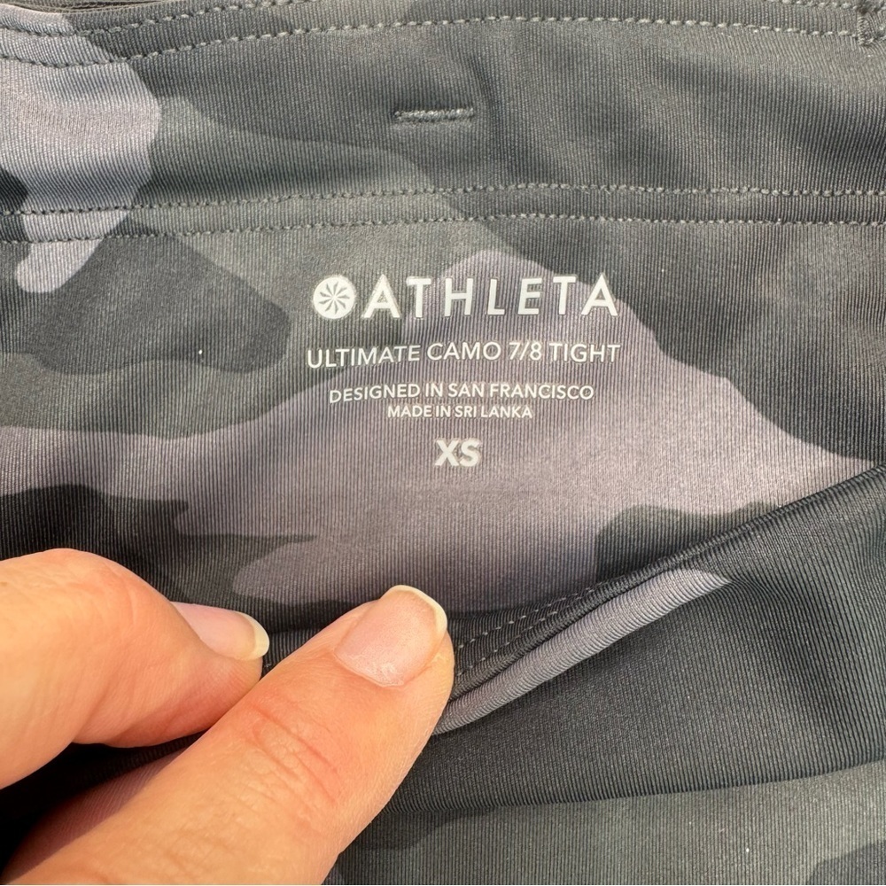 Athleta Ultimate Camo 7/8 Tight Size XS - Picture 8 of 16